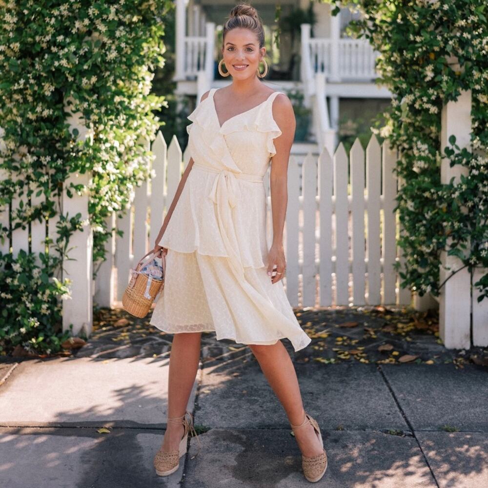 Gal Meets Glam Helena Eyelet Dress in Sunshine size 10 NWT